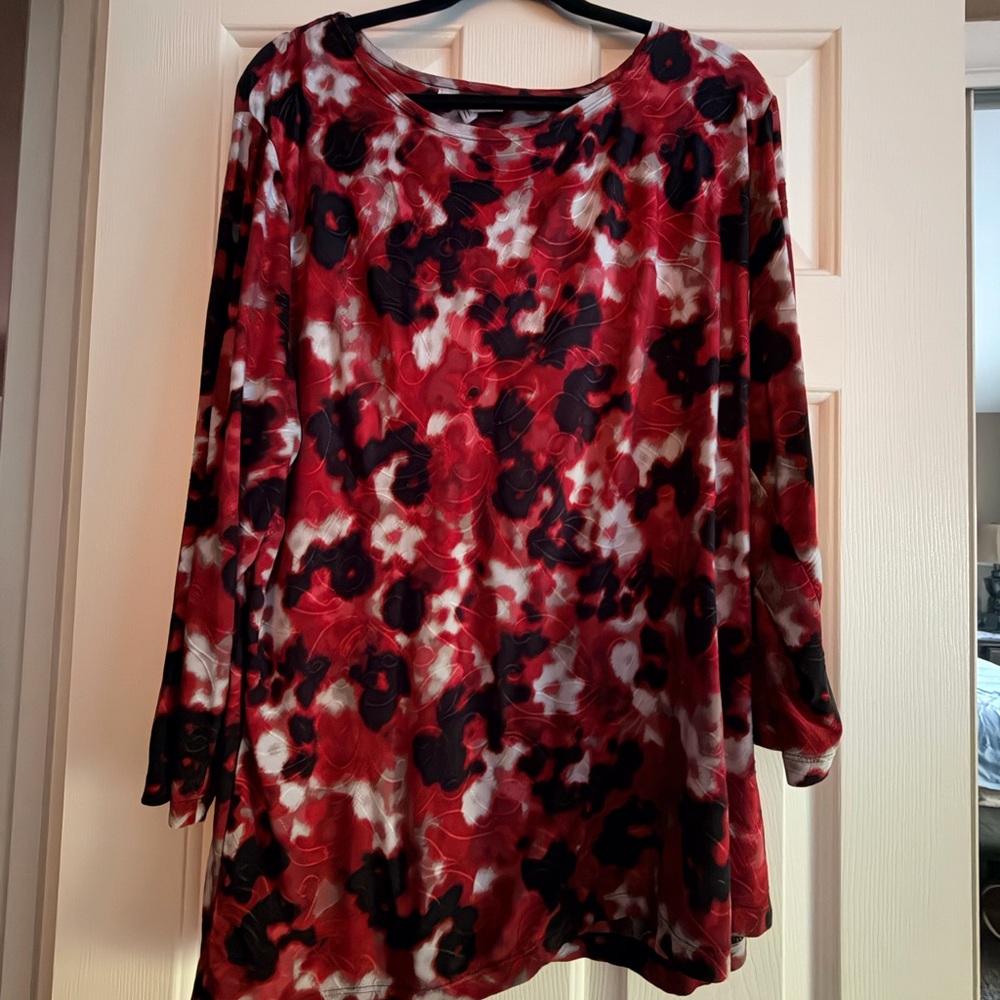 JM Collection Red and Black Floral Blouse